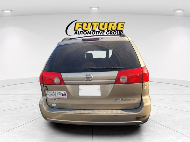 Used 2009  Toyota  image 4