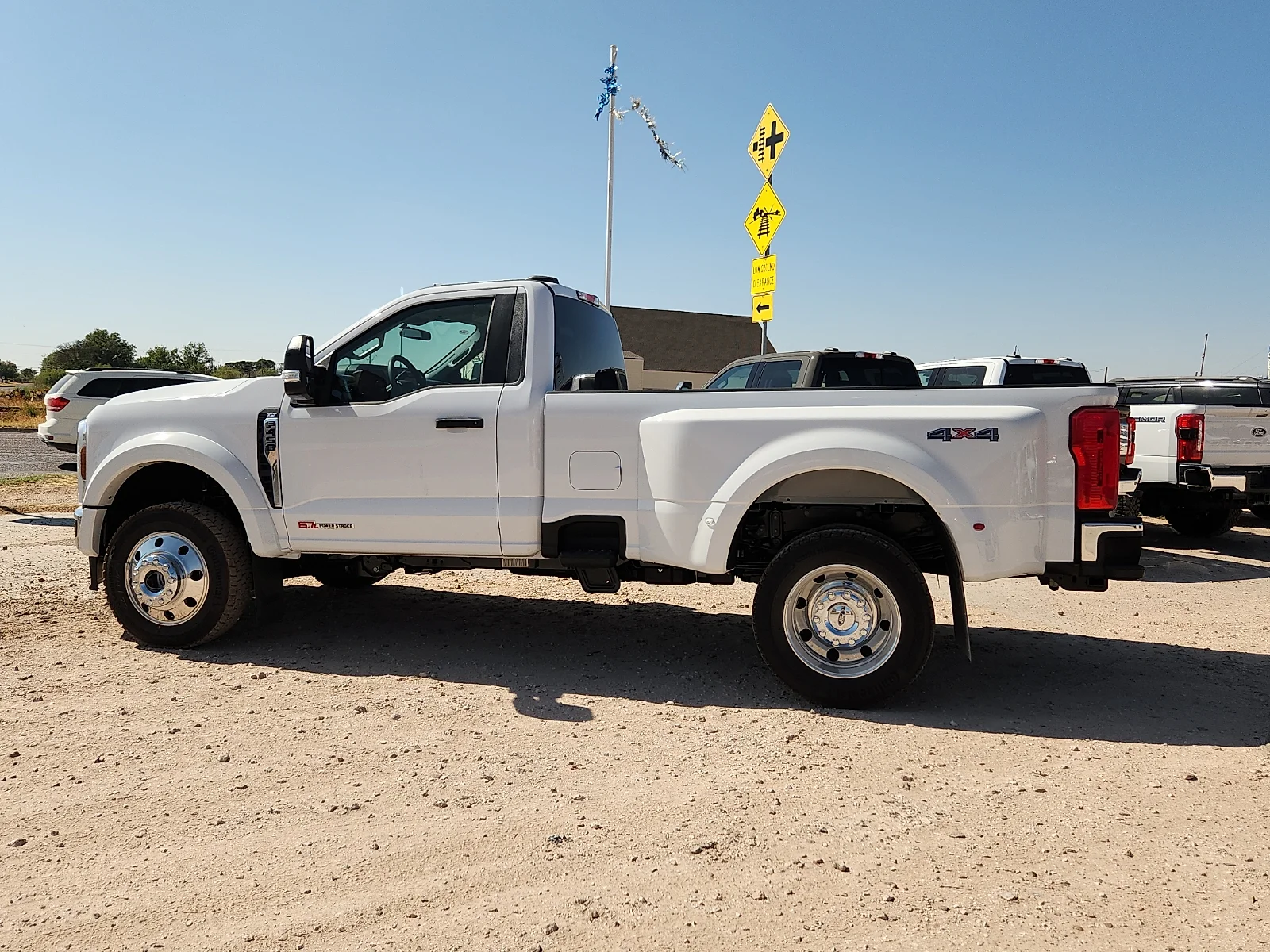New 2027 Oxford White Ford XLT image 4