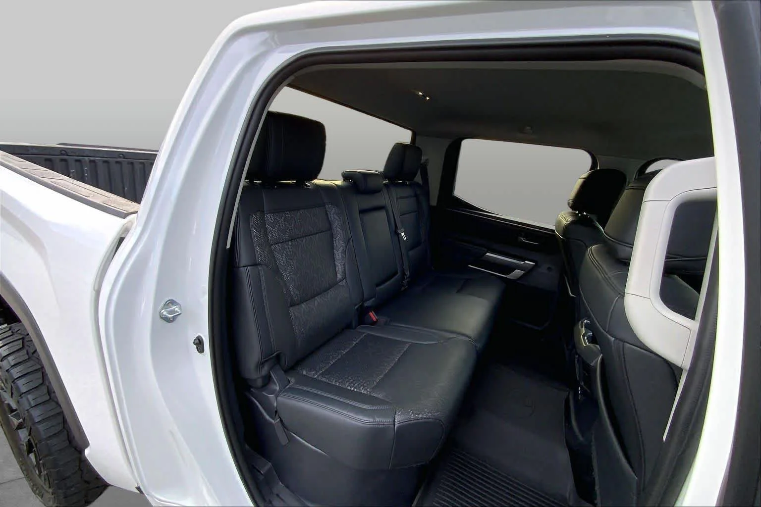 Used 2023 Ice Cap Toyota SR5 image 17