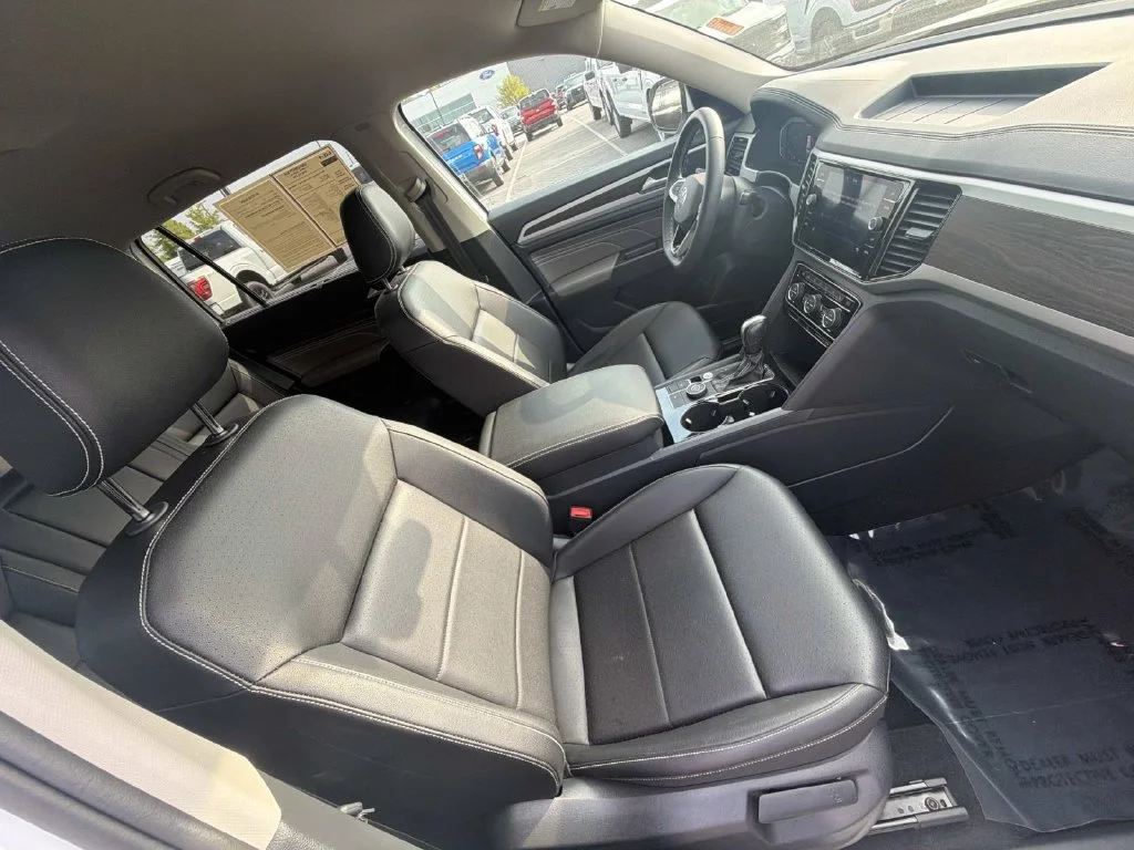 Used 2023 White Volkswagen 3.6L V6 SE w/Technology image 30