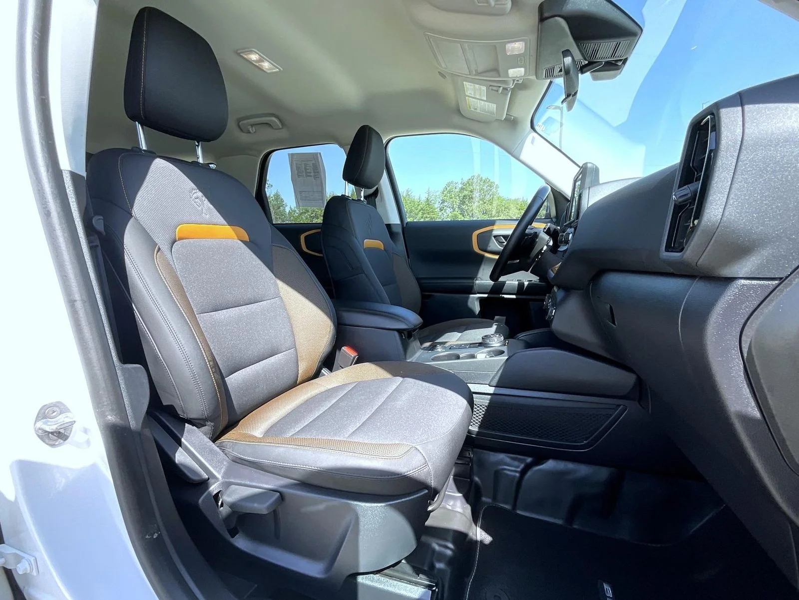 Used 2023 White Ford Badlands image 16
