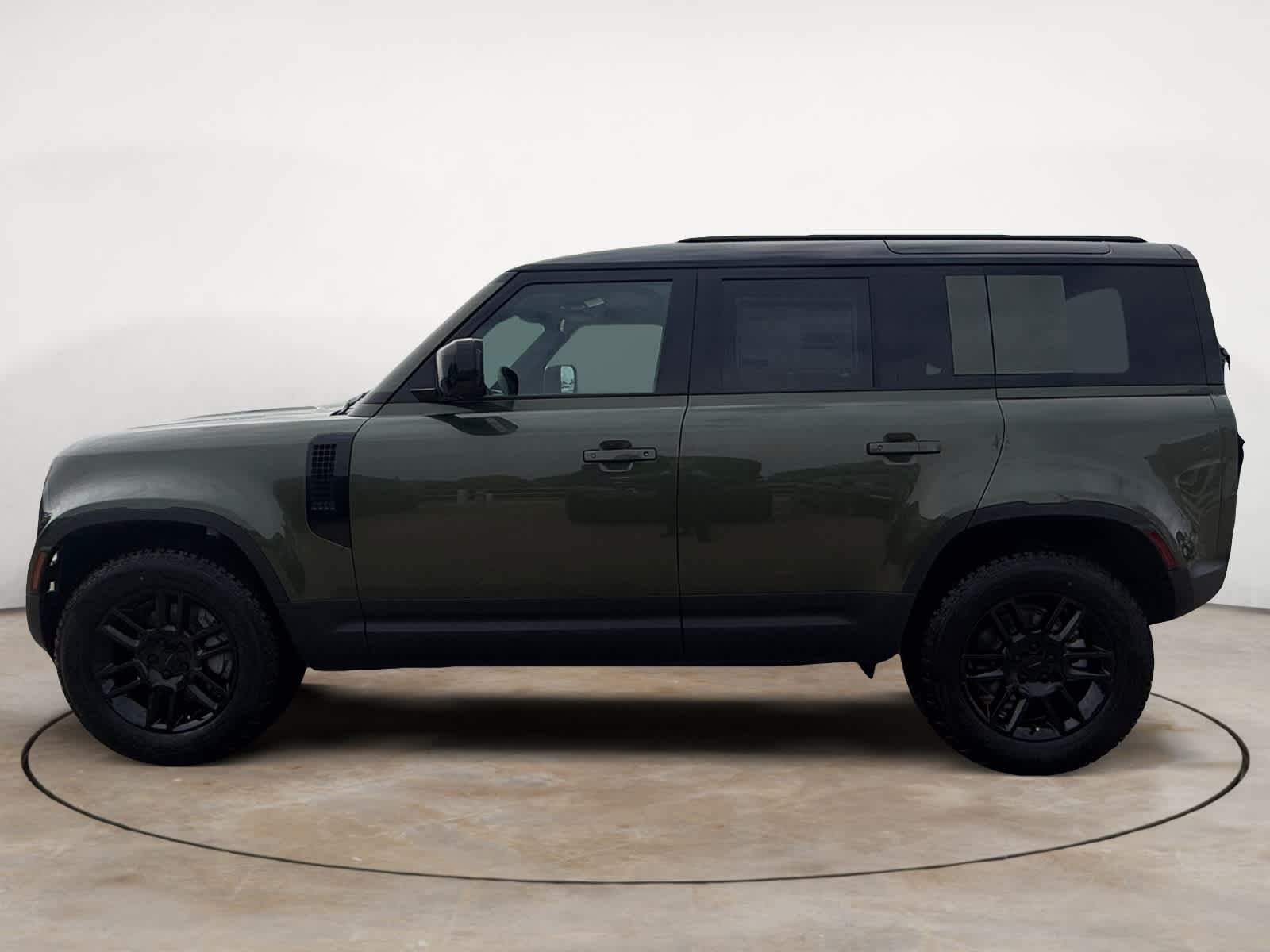 New 2026 green Land Rover S image 2
