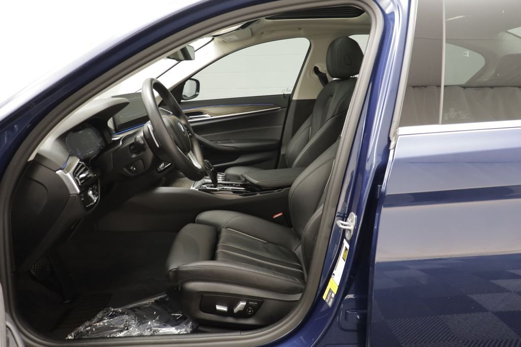 Used 2022 Phytonic Blue Metallic BMW 530e iPerformance image 5