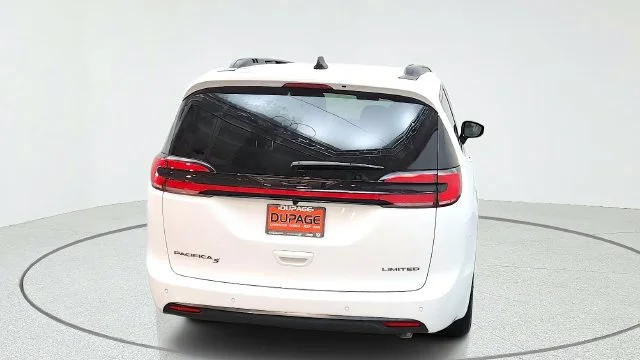 New 2027 Bright White Clear-Coat Paint Chrysler Limited image 10