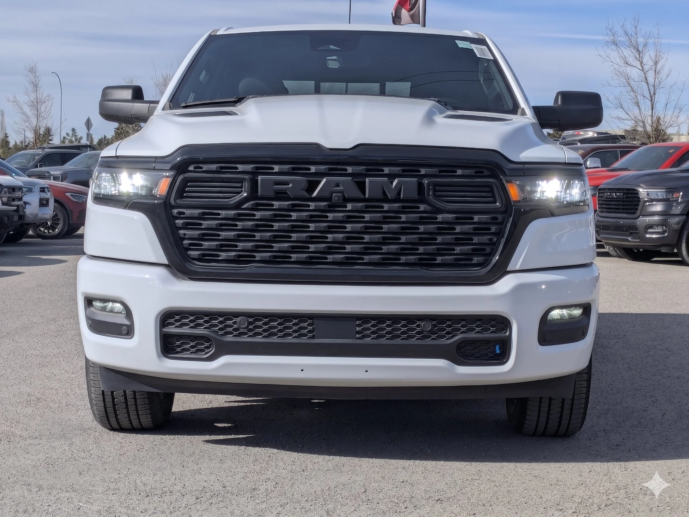 New 2026 White RAM Express - 3.6L Pentastar VVT V6 engine with eTorque - BLACK EXPRESS EDITION image 3
