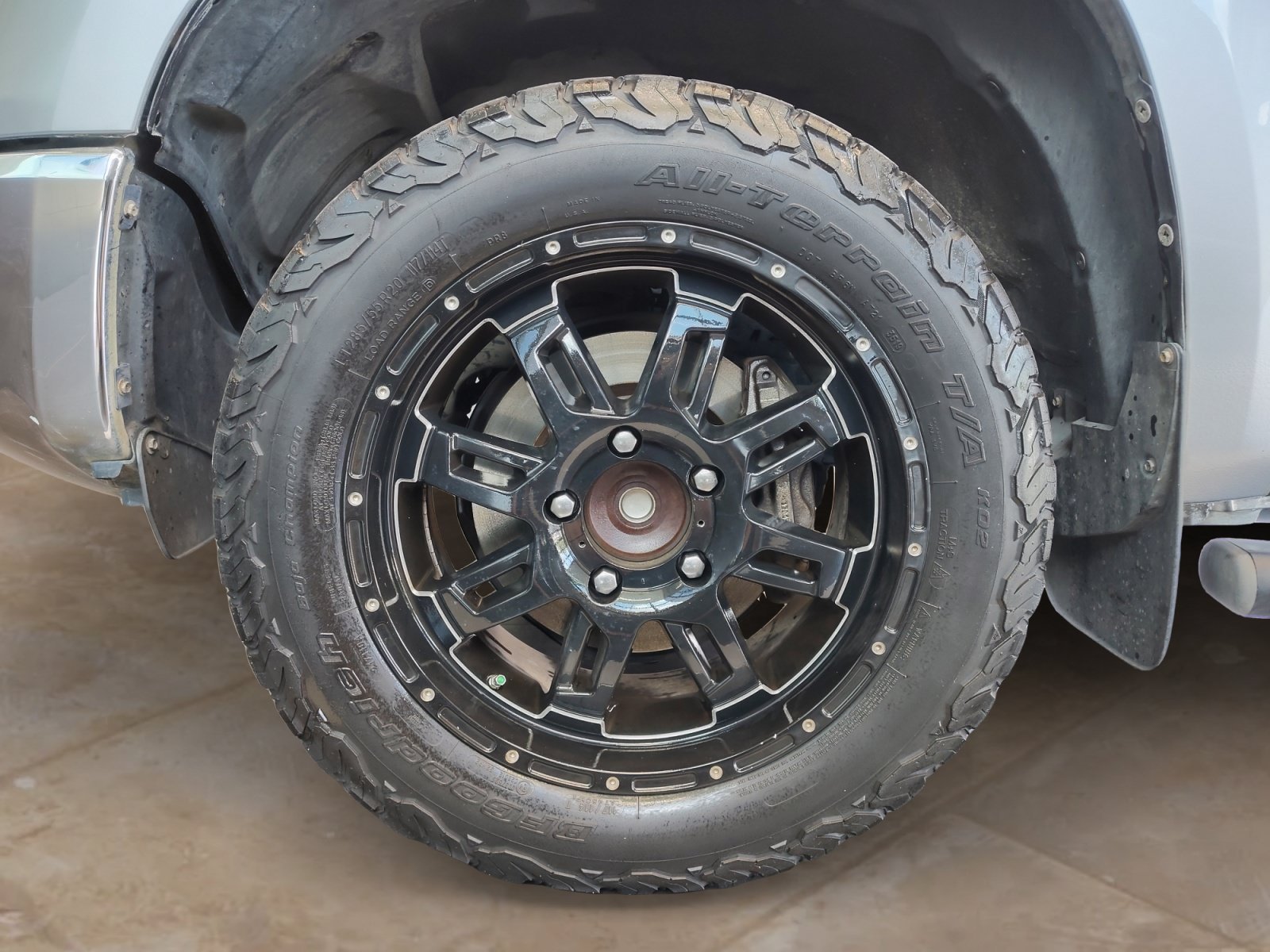 Used 2014 Silver Sky Metallic Toyota SR5 image 25