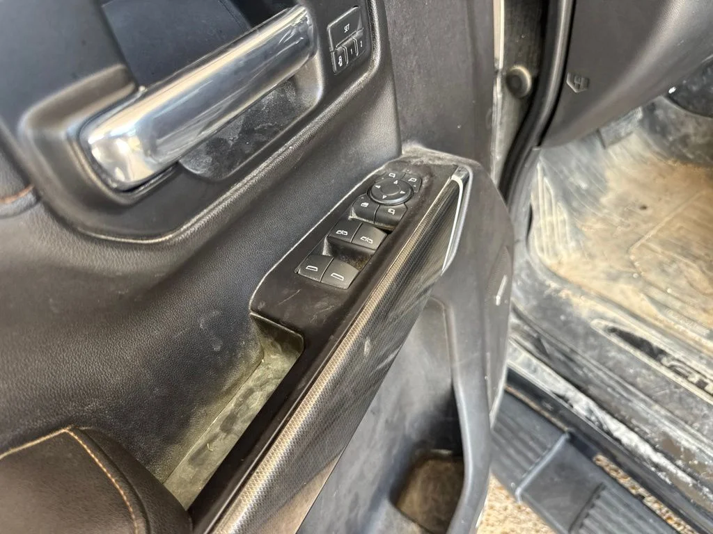 Used 2019 Black GMC AT4 image 19