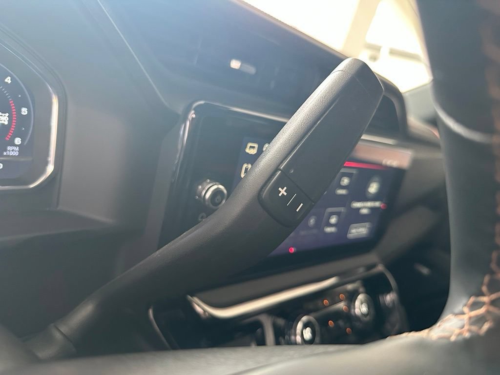 Used 2025 Sterling Metallic GMC AT4 image 24