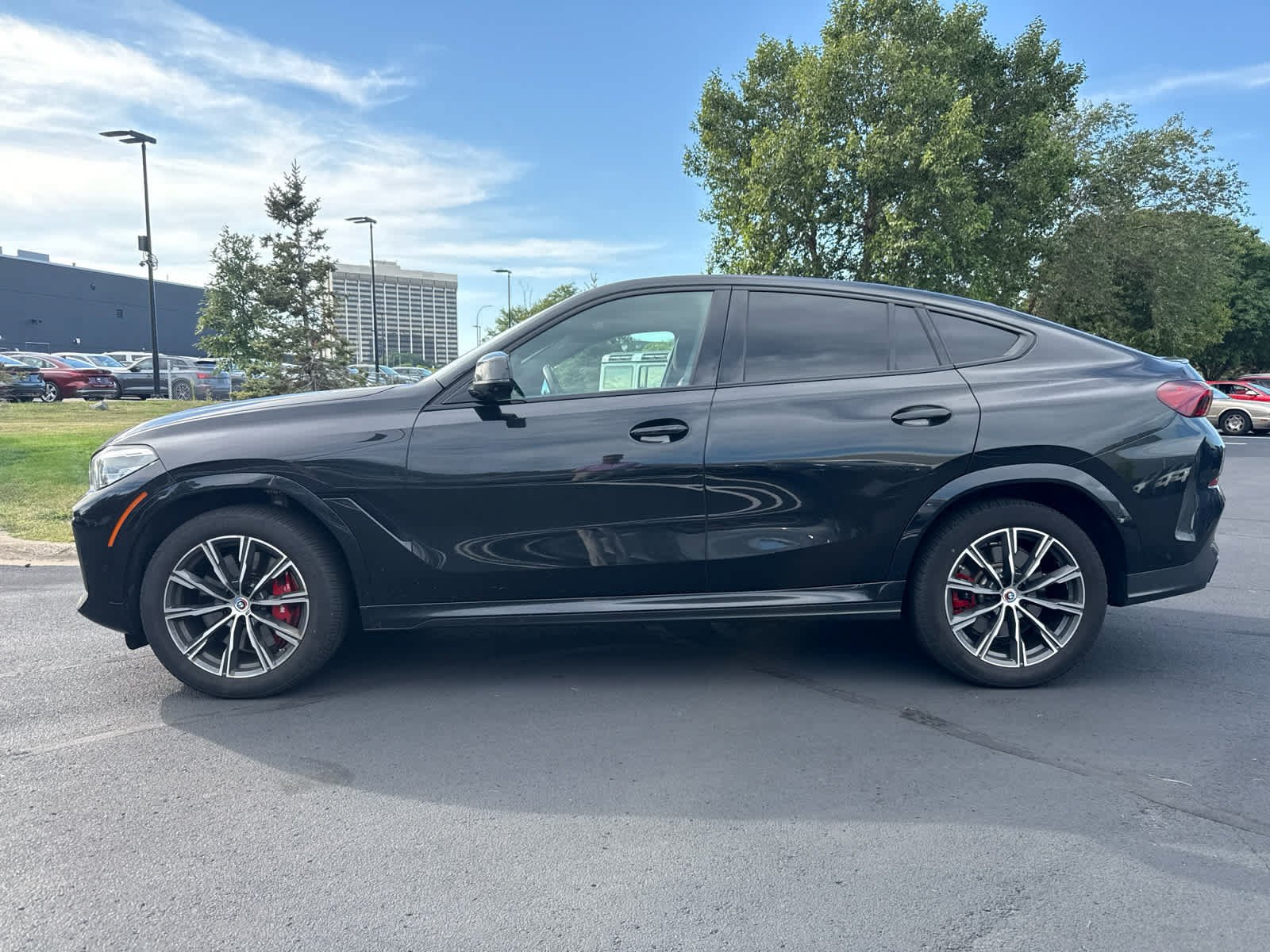 Used 2023 Black Sapphire Metallic BMW M50i image 2