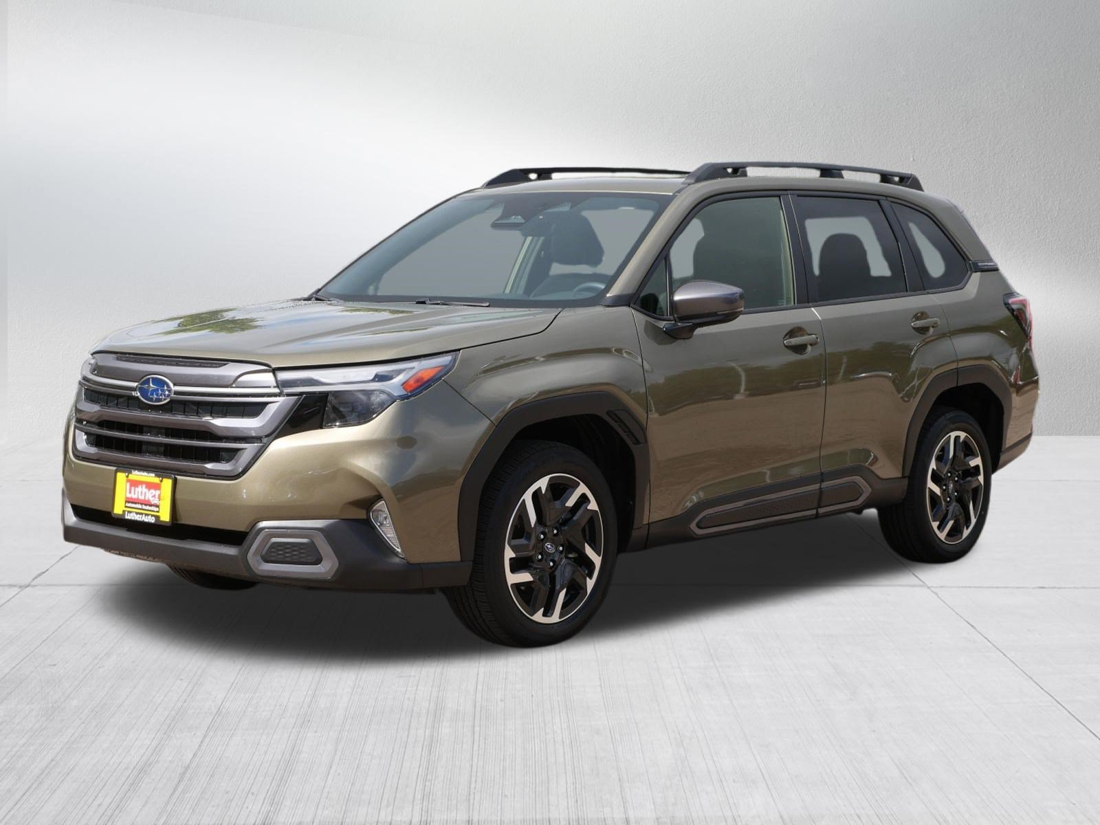 Used 2025 Autumn Green Metallic Subaru Limited image 3
