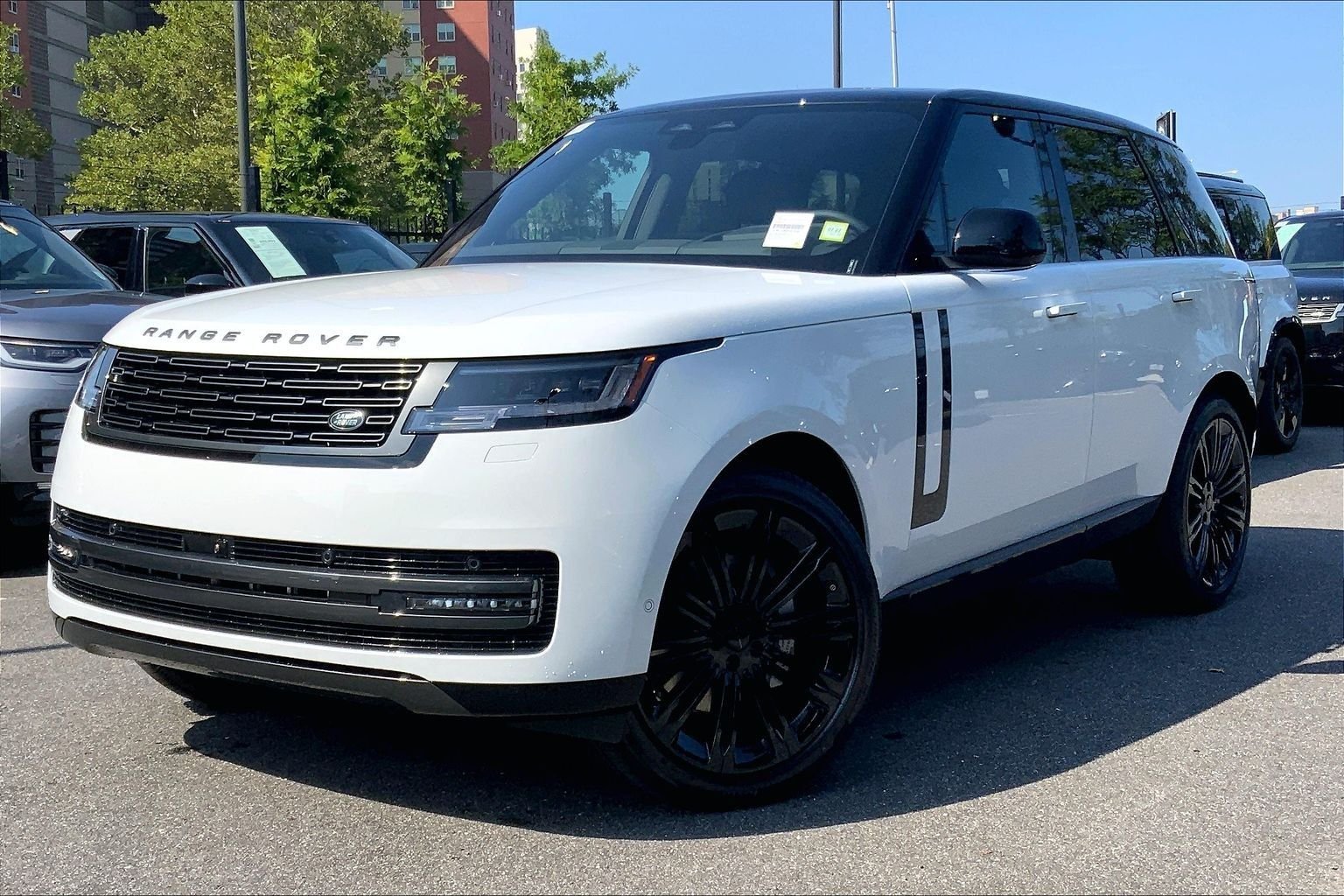 New 2026 Fuji White Land Rover SE image 1