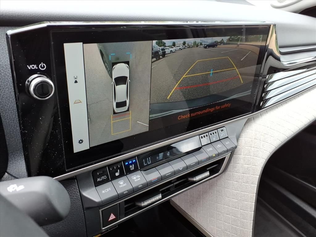 Used 2025  Toyota XLE image 21