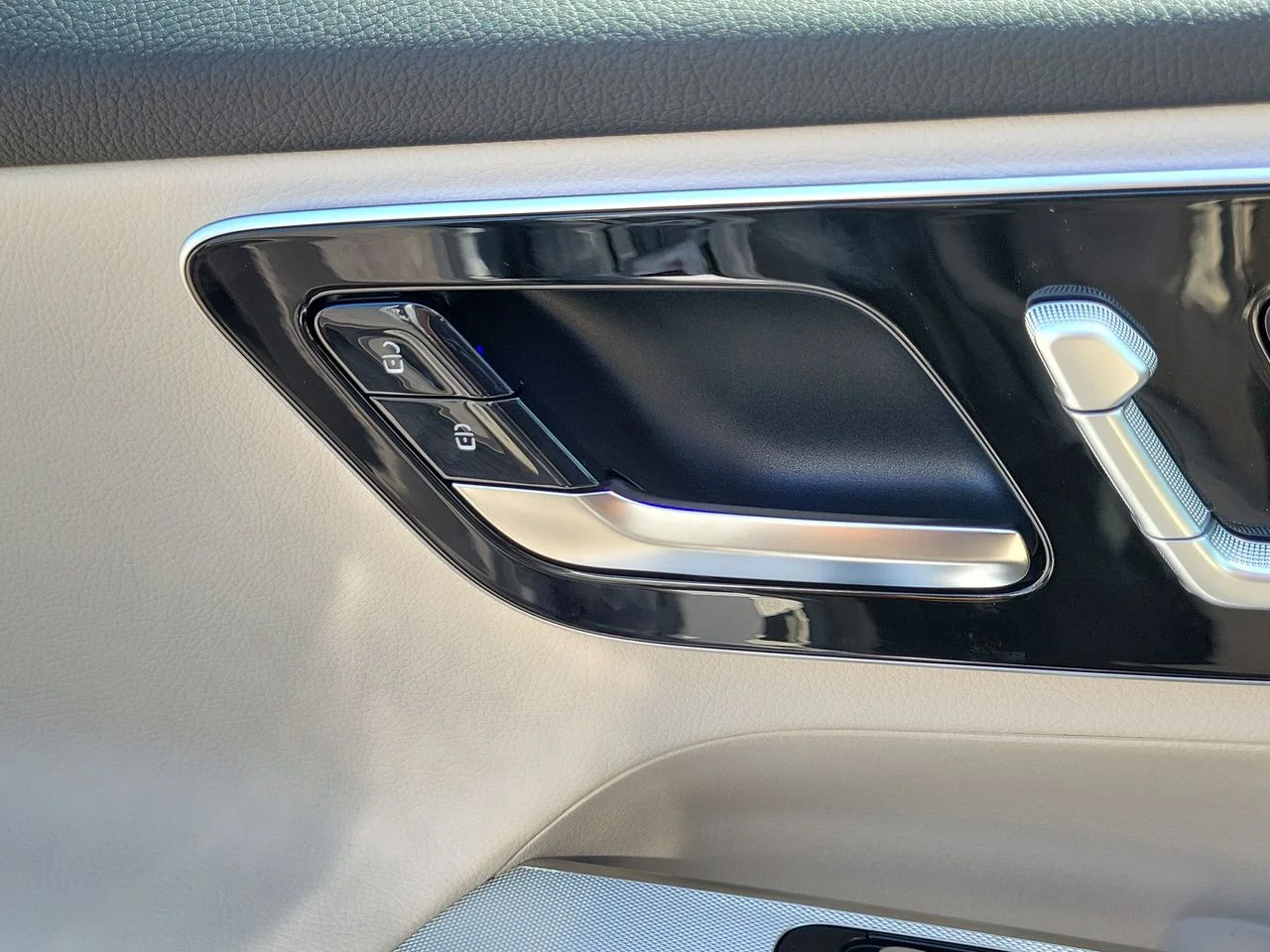 New 2026 Cirrus Silver Metallic Mercedes-Benz GLC 300 image 24