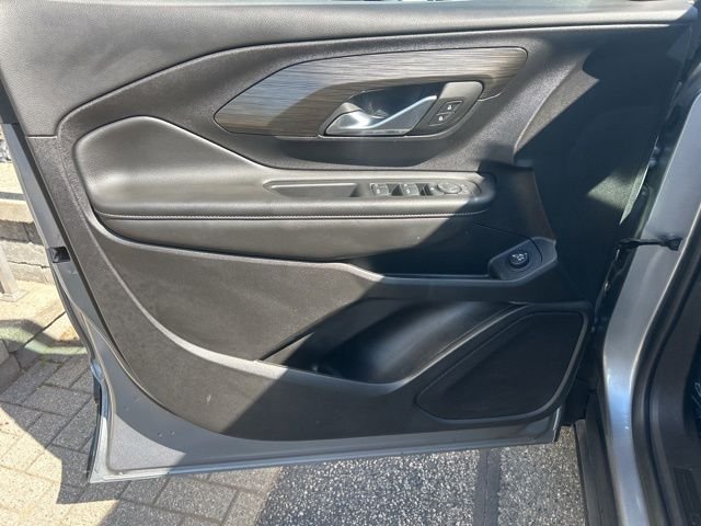 Used 2023 Silver GMC SLE image 10
