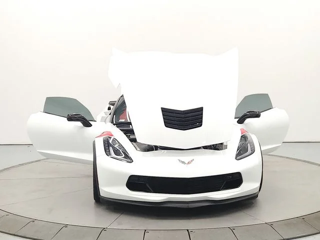 Used 2019 White Chevrolet Grand Sport image 10
