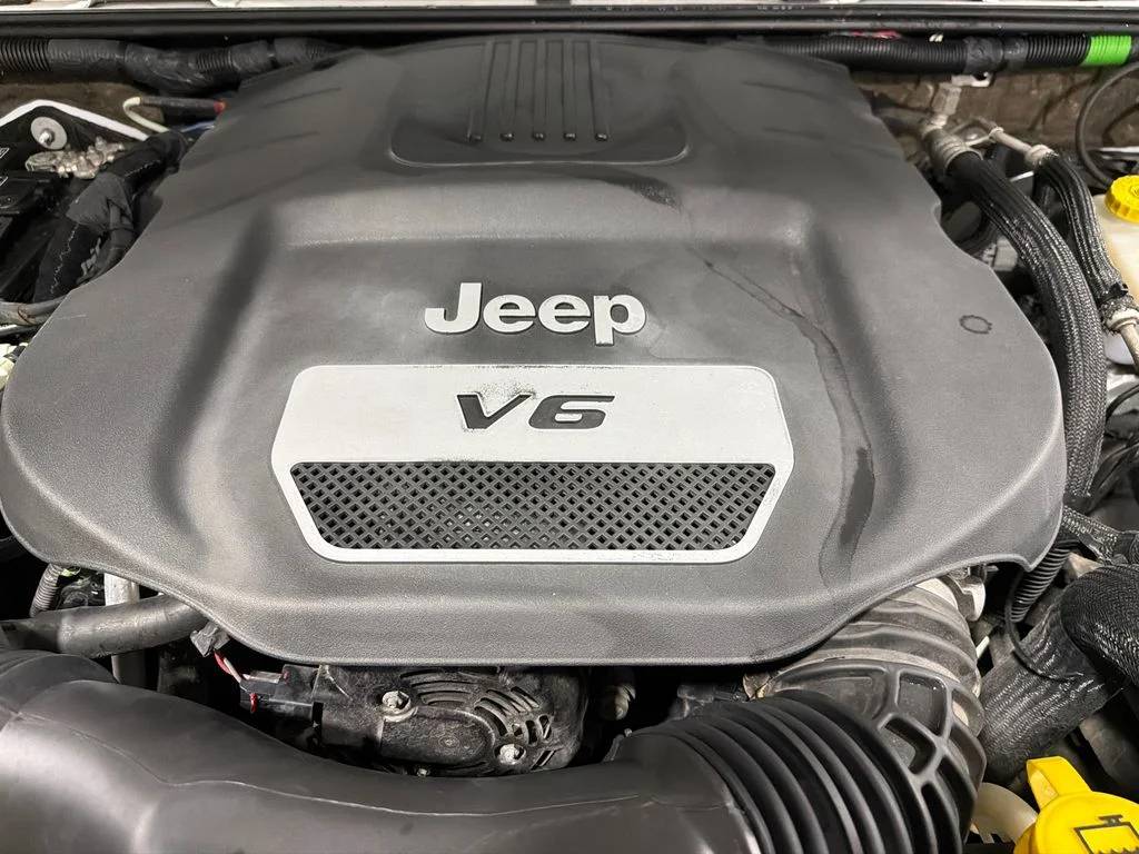 Used 2018 Bright White Clearcoat Jeep Freedom Edition image 38