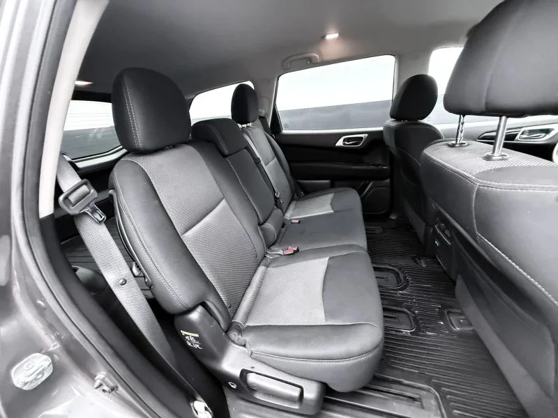 Used 2017 Gray Nissan SV Sport Utility 4D image 13