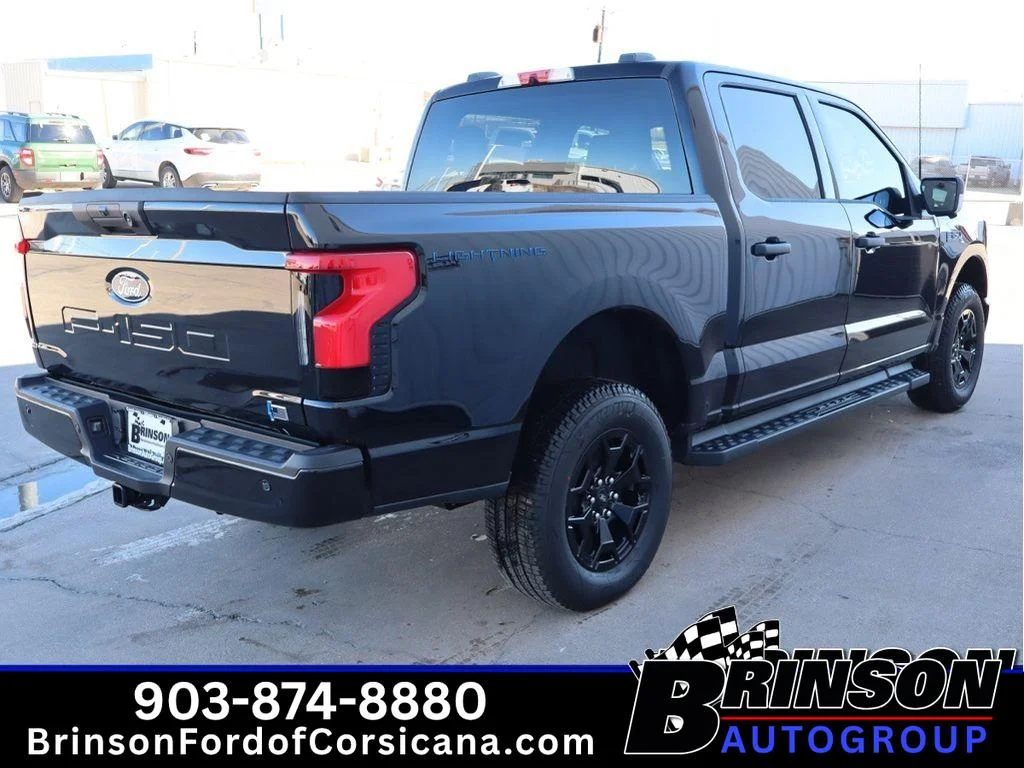 New 2025 Agate Black Metallic Ford XLT image 5