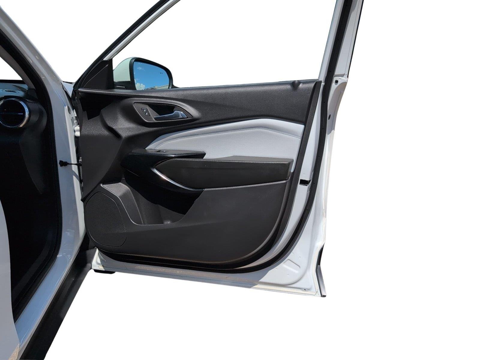 Used 2025 Summit White Chevrolet LT image 16