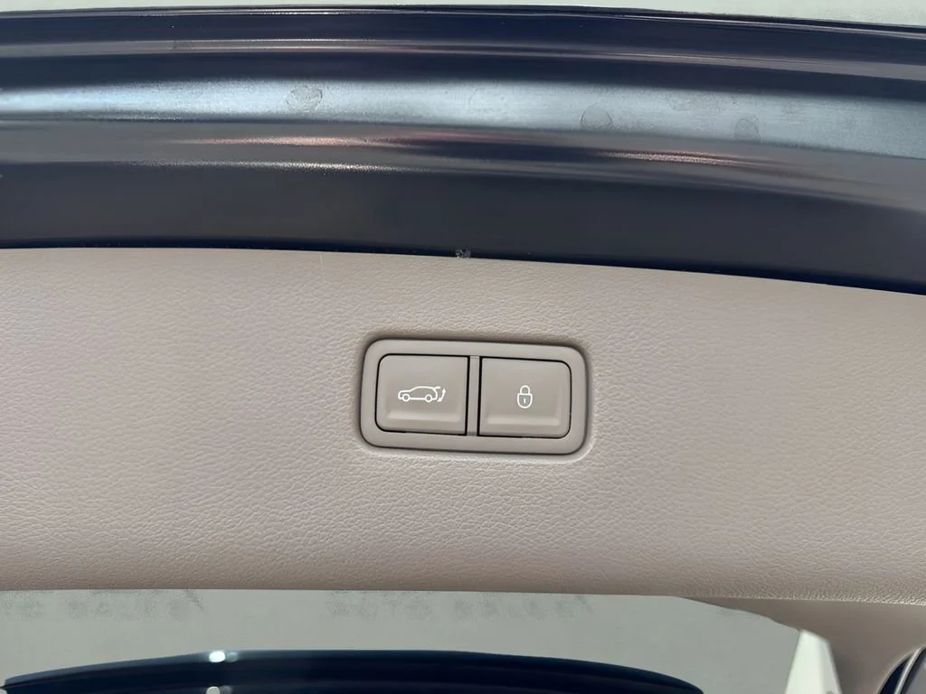Used 2023  Genesis  image 34