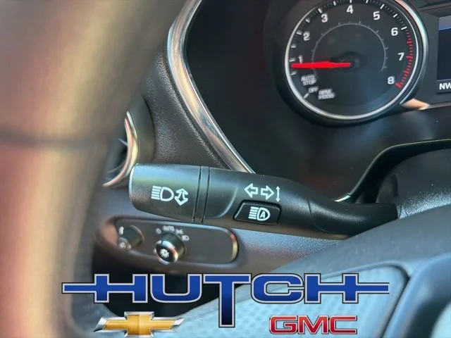 Used 2025 Summit White Chevrolet 2LT image 27