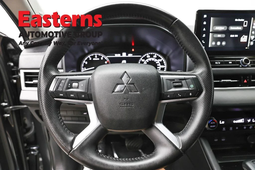 Used 2025 Gray Mitsubishi SE image 10