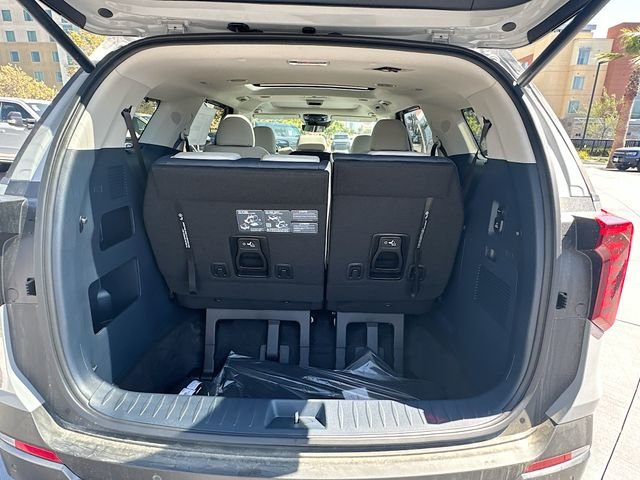 New 2026 Ceramic Silver Kia SX Prestige image 28