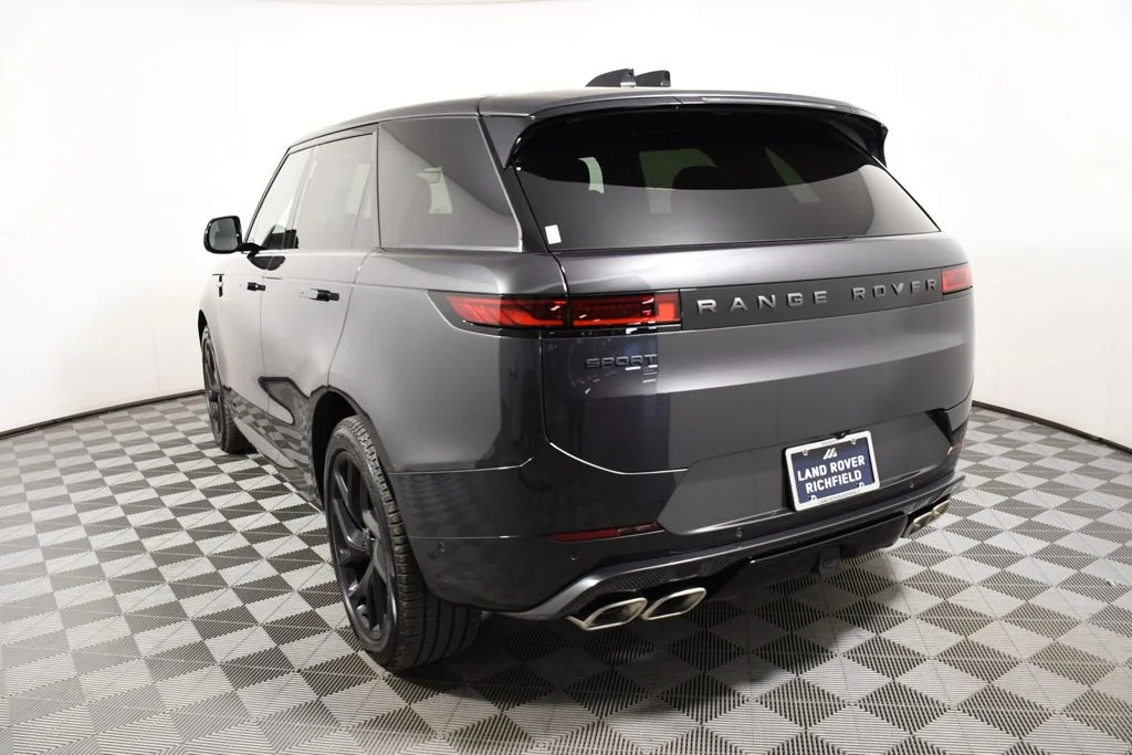 New 2026 Carpathian Gry Land Rover Dynamic SE image 4