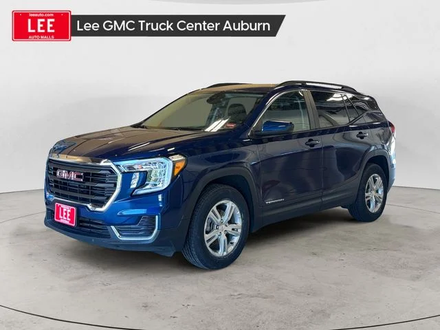 Used 2022  GMC SLE image 1