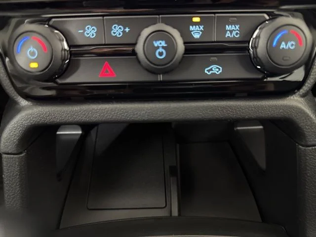 New 2025 Shadow Black Ford XLT image 16