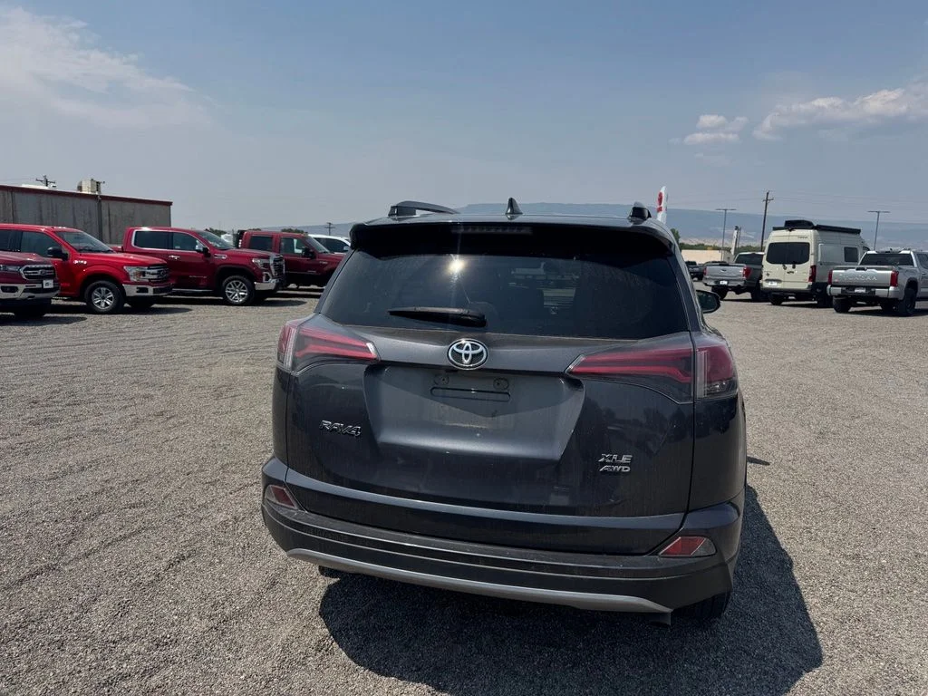 Used 2018 Magnetic Gray Metallic Toyota XLE image 7