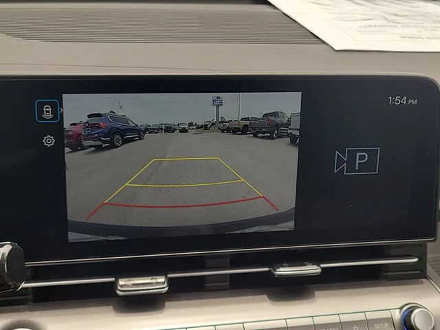 Used 2025 White Hyundai SEL image 23
