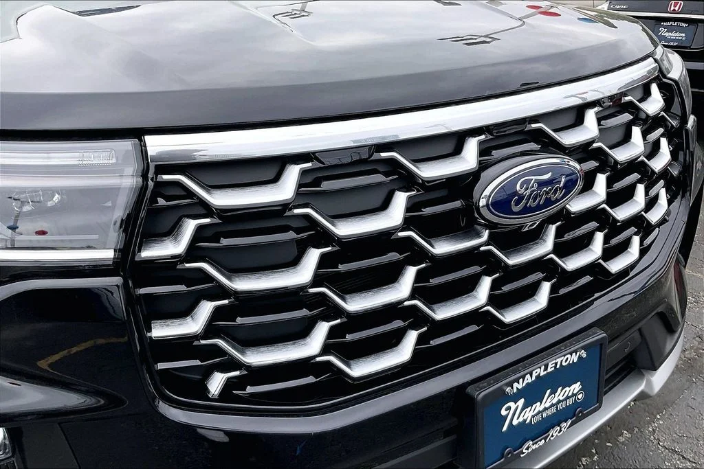 New 2026 Agate Black Metallic Ford Platinum™ image 31