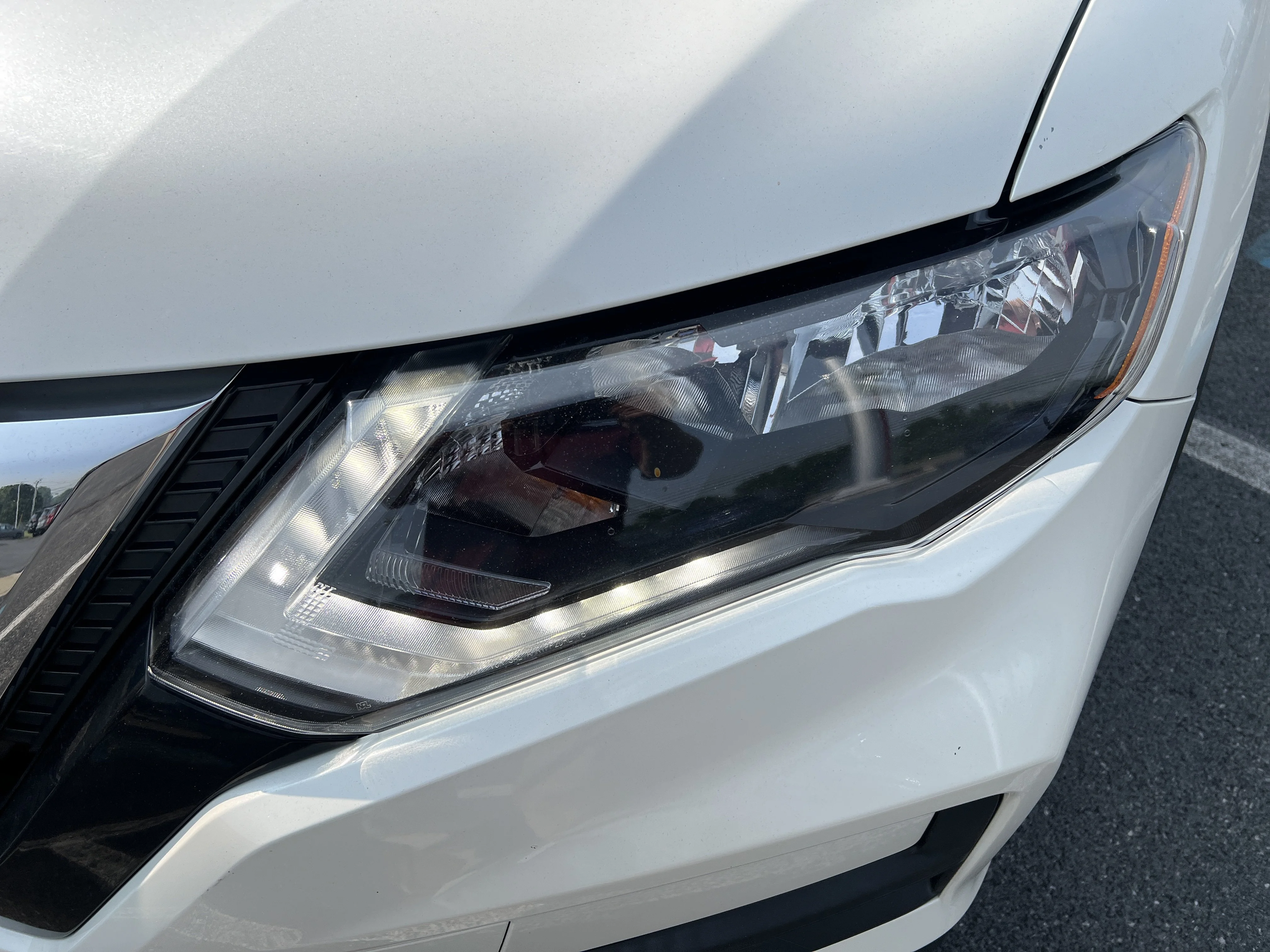 Used 2020 Pearl White Tricoat Nissan SV image 16
