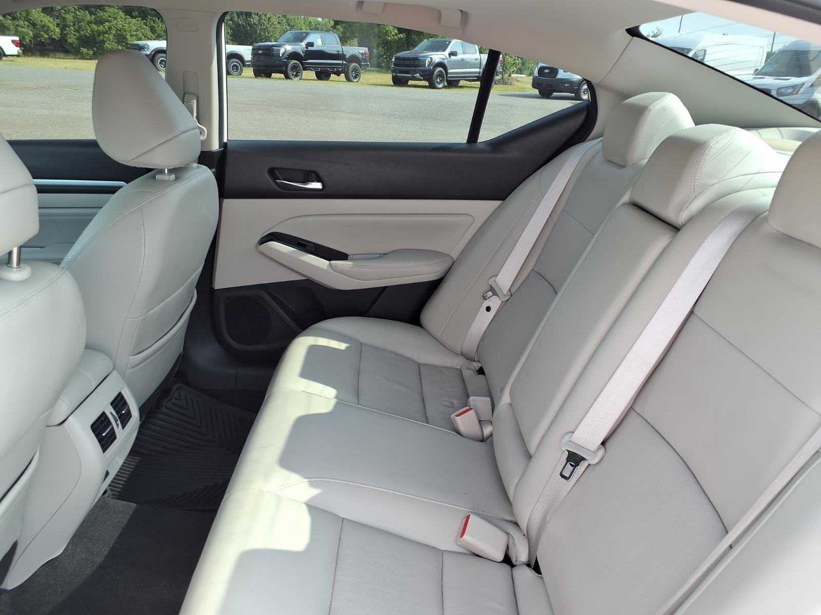 Used 2020 Pearl White Tricoat Nissan 2.0 Platinum image 23