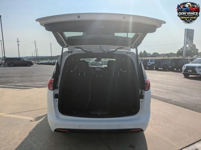 2025 Chrysler Pacifica Select - Photo 19