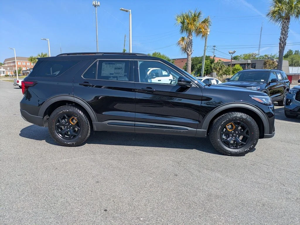 New 2026 Agate Black Metallic Ford Tremor image 3