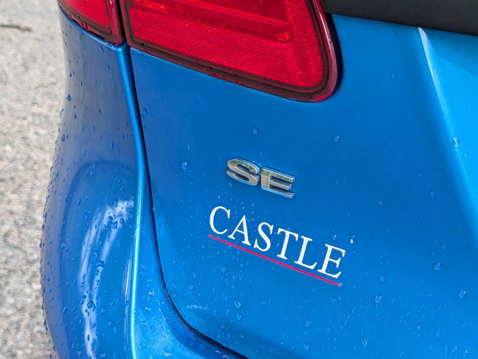 Used 2012 Blue Ford SE image 12