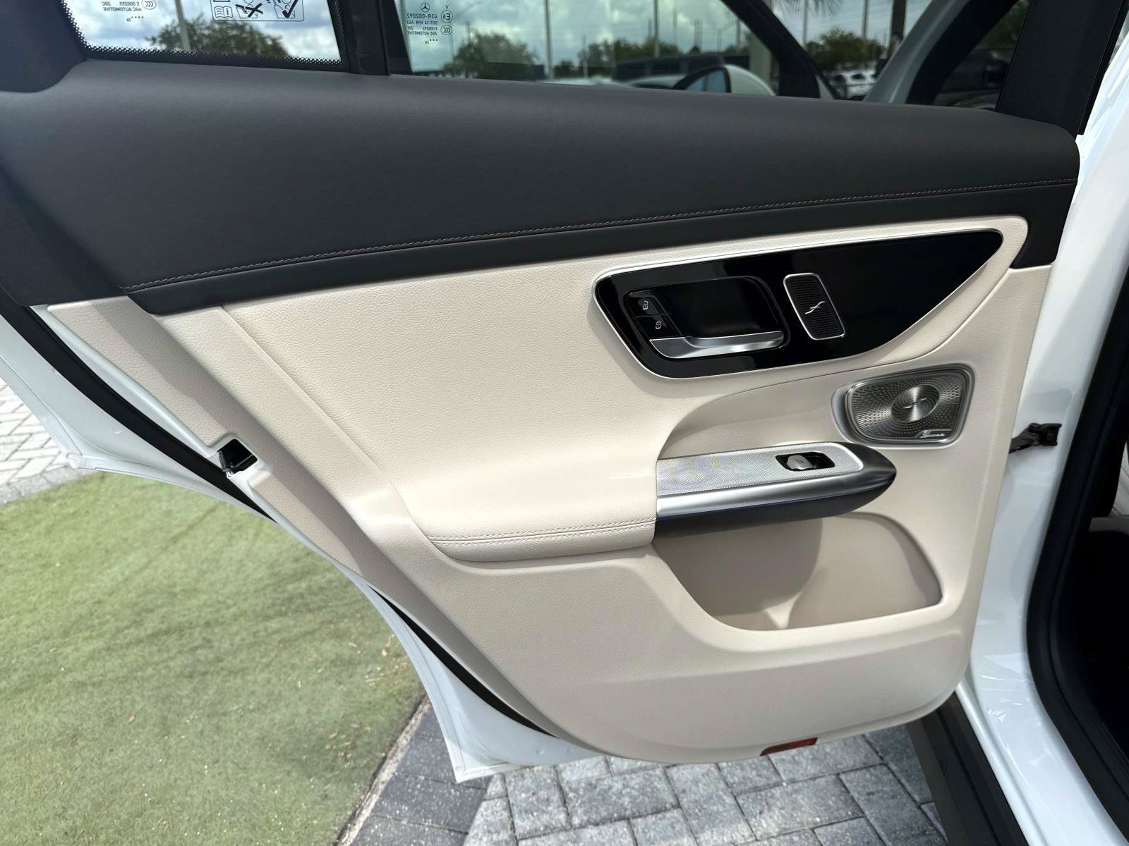 New 2026 Polar White Mercedes-Benz 300 SUV image 12
