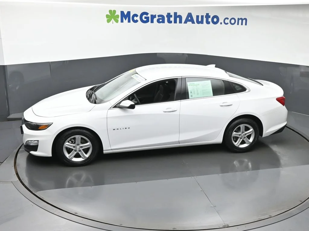 Used 2024 White Chevrolet LT image 21