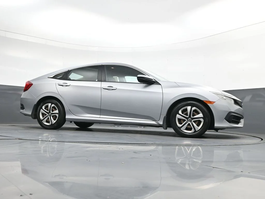 Used 2018  Honda LX image 23