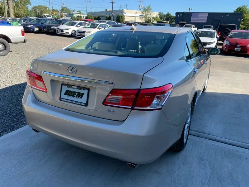 Used 2011 Gold Lexus ES 350 Sedan 4D image 17