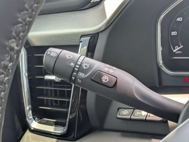 Used 2025 Onyx Black GMC Denali image 28