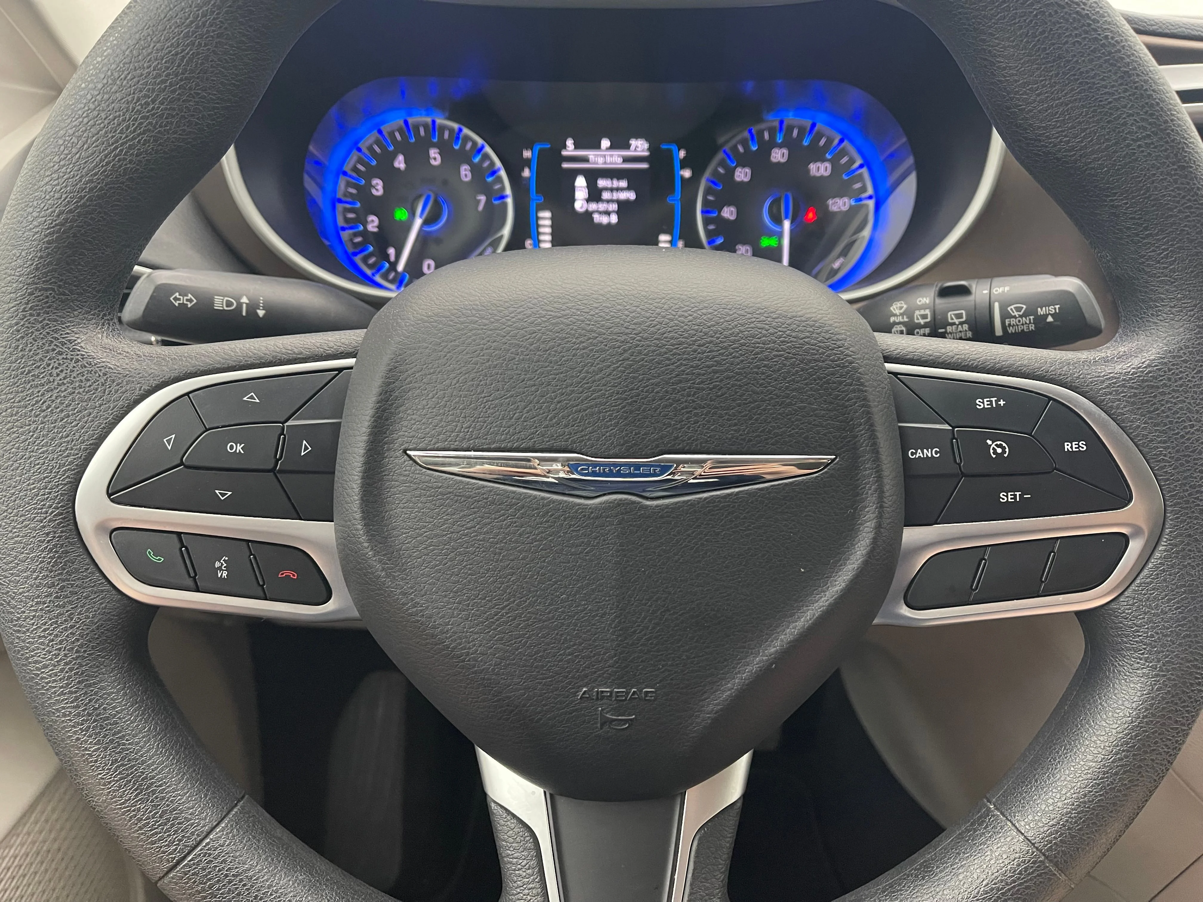 Used 2017 Granite Crystal Metallic Clearcoat Chrysler Touring L image 20