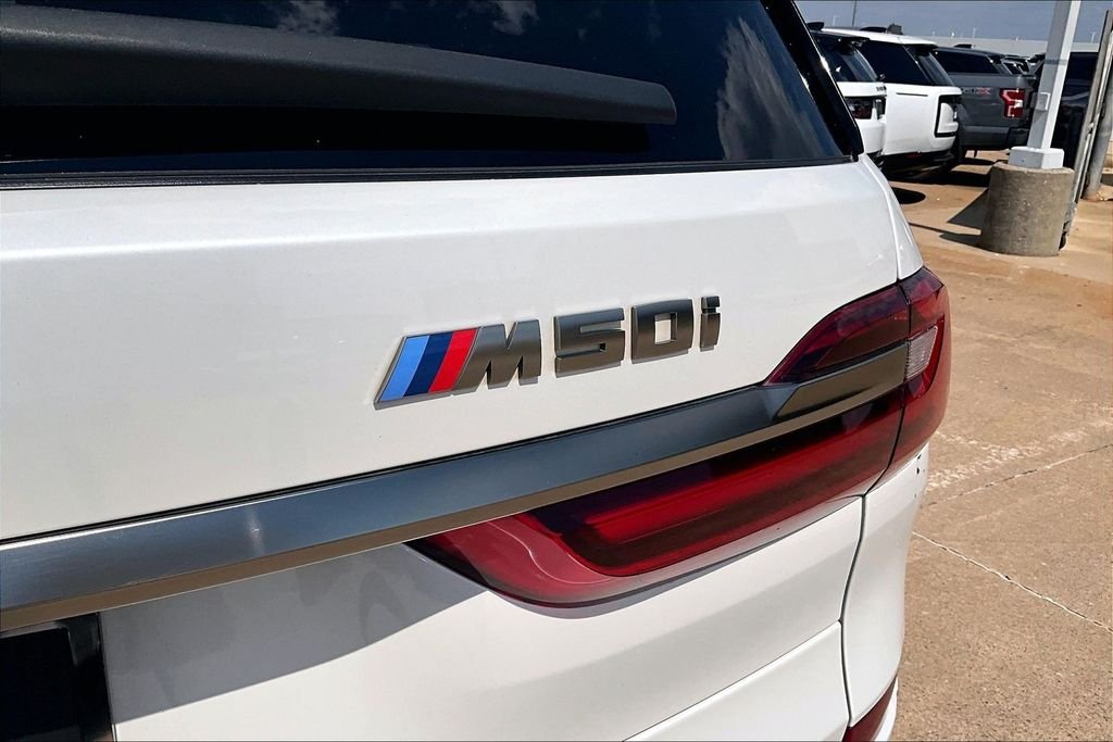 Used 2020 White BMW M50i image 32