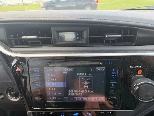 Used 2017 White Toyota L image 7