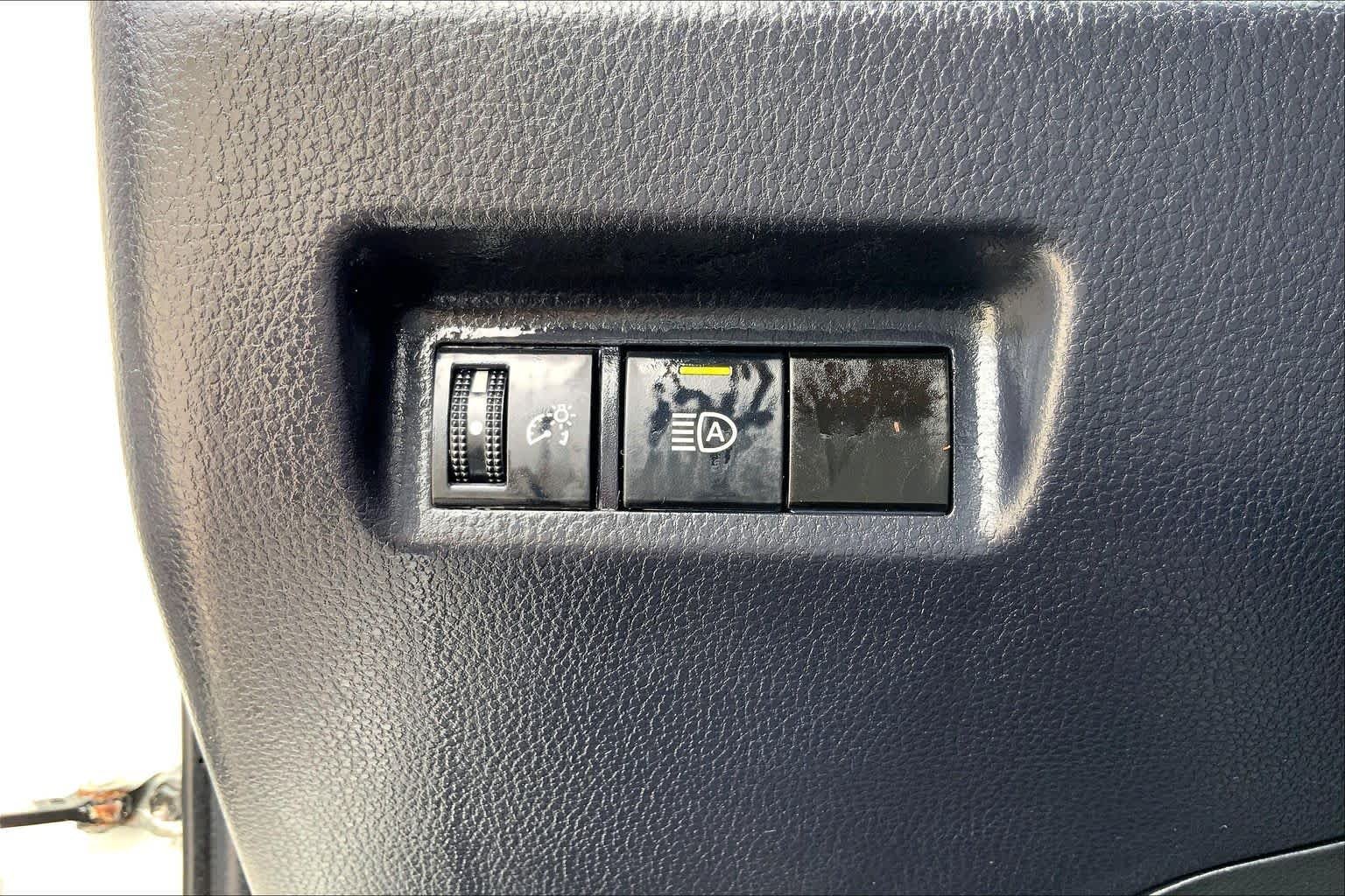 Used 2024 Ice Cap Toyota XLE image 33