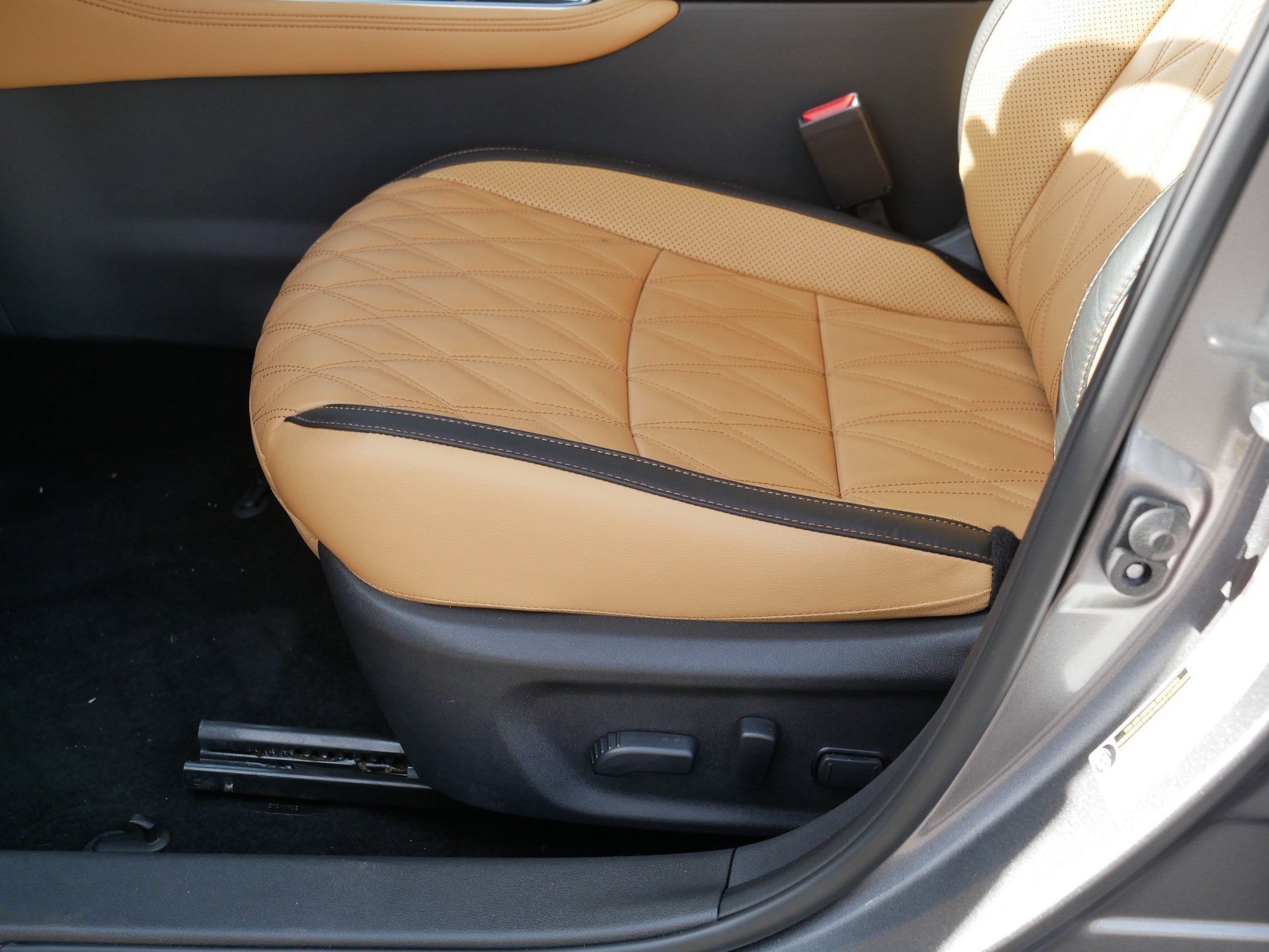 Used 2025 Gun Metallic Nissan SV image 20