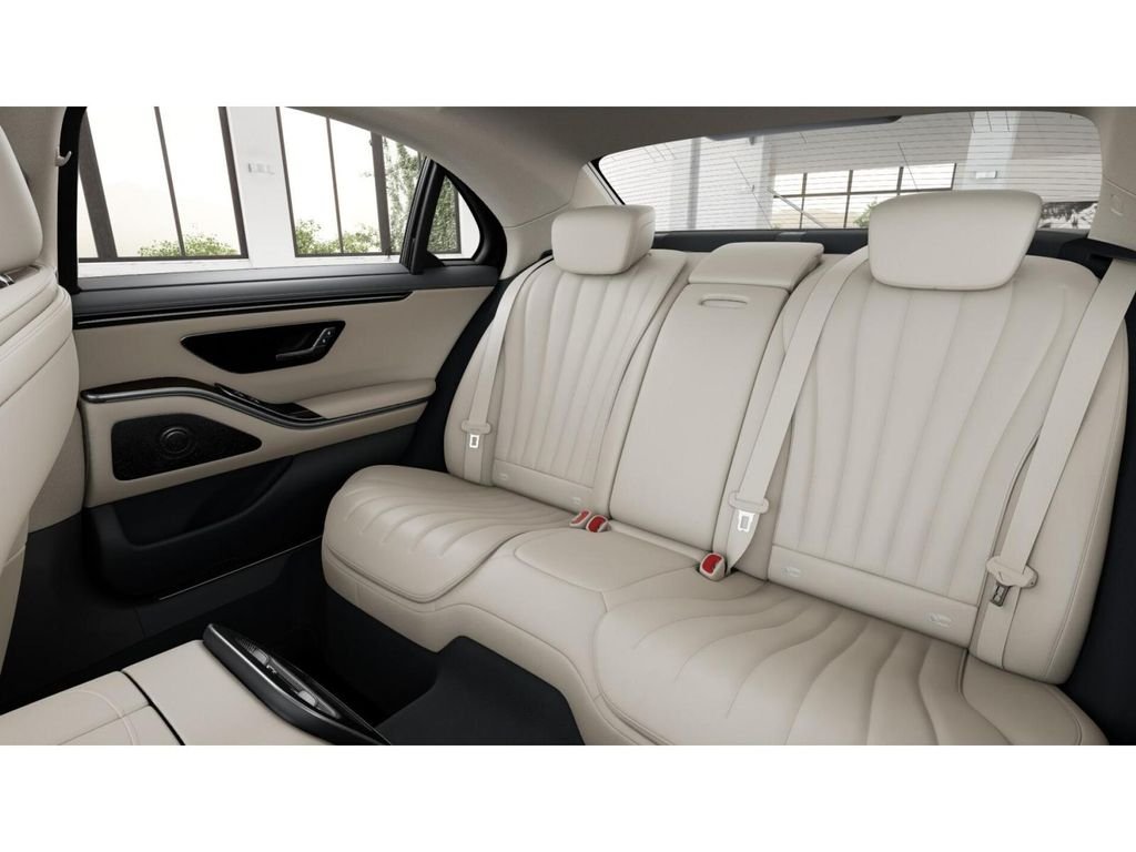 New 2027 MANUFAKTUR Moonlight White Metallic Mercedes-Benz  image 5