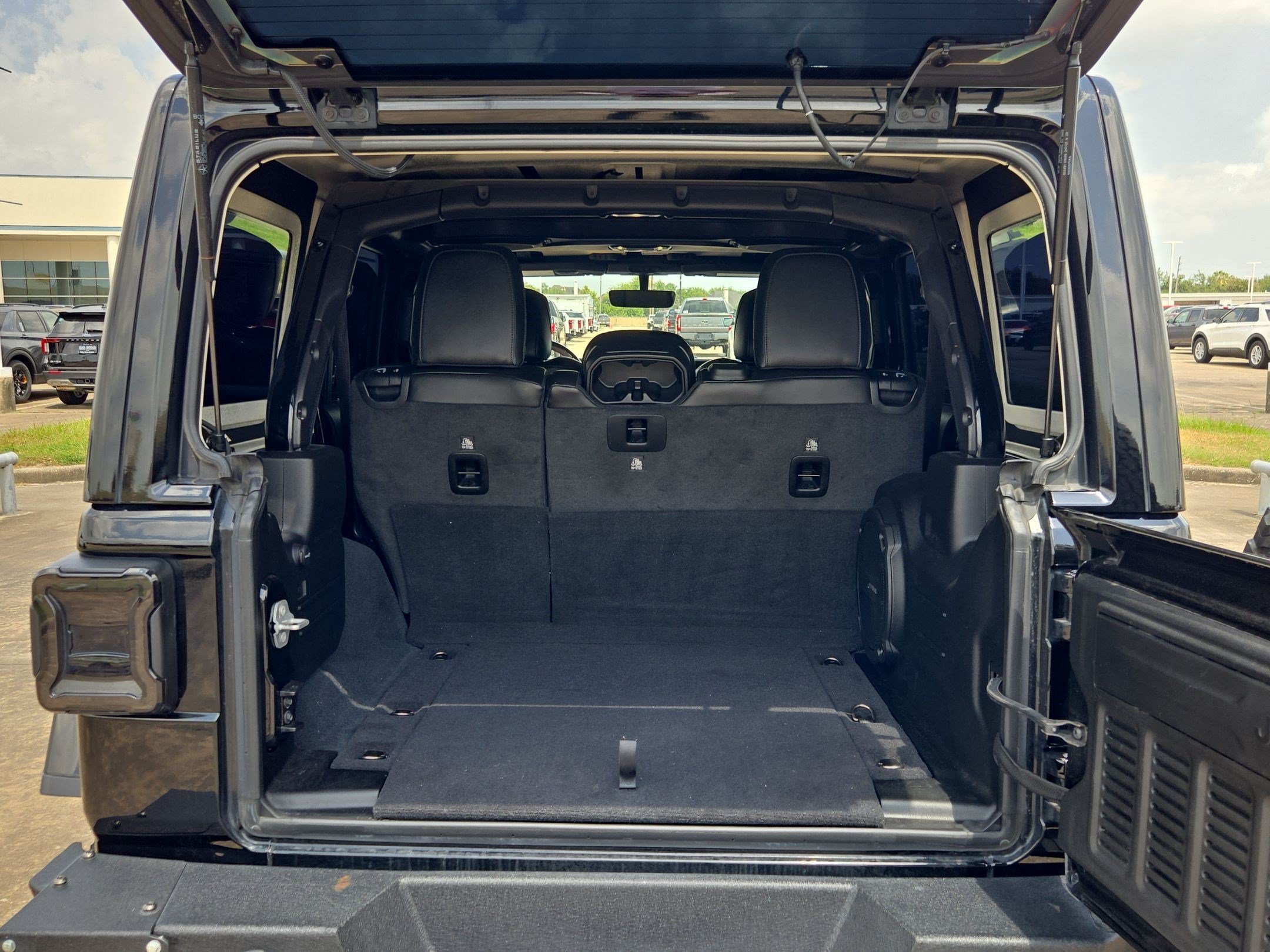 Used 2022 Black Clearcoat Jeep Unlimited Rubicon image 26